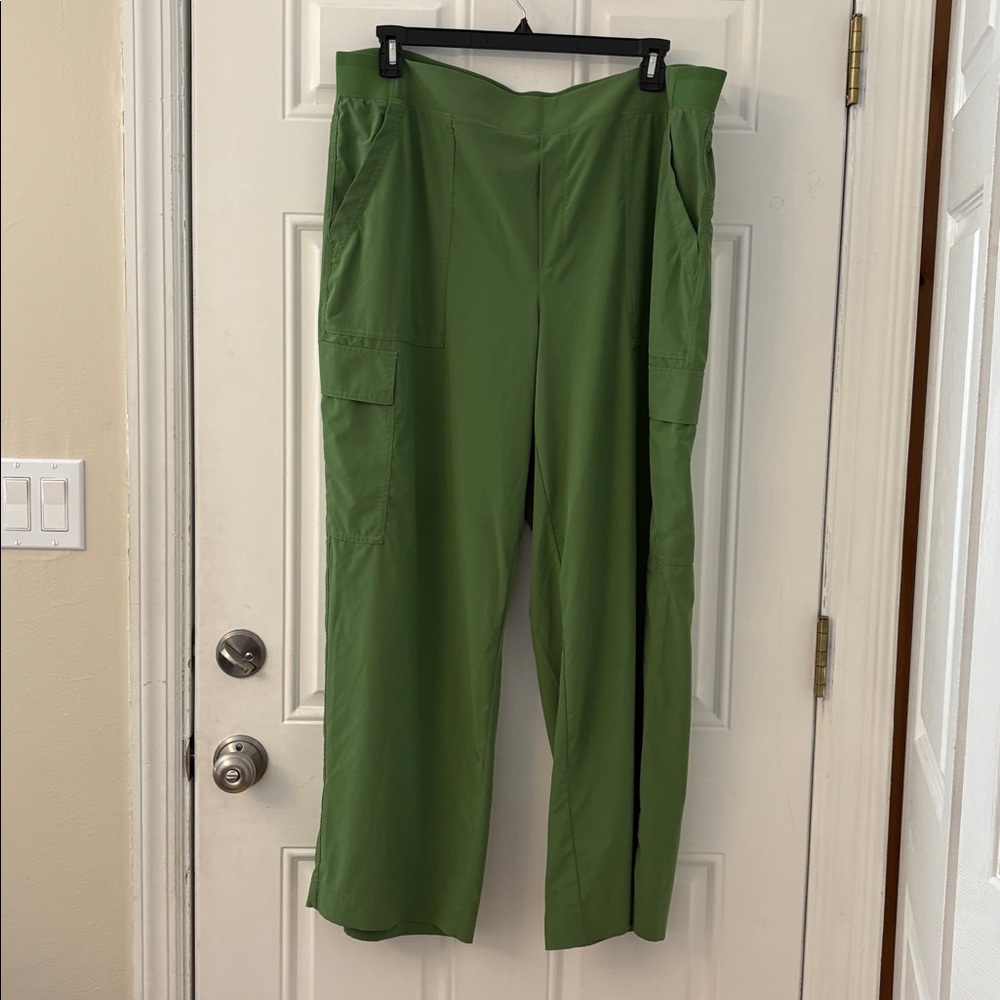 Athleta Women's Brooklyn Heights Green Cargo Pants Size 20 - Picture 2 of 6